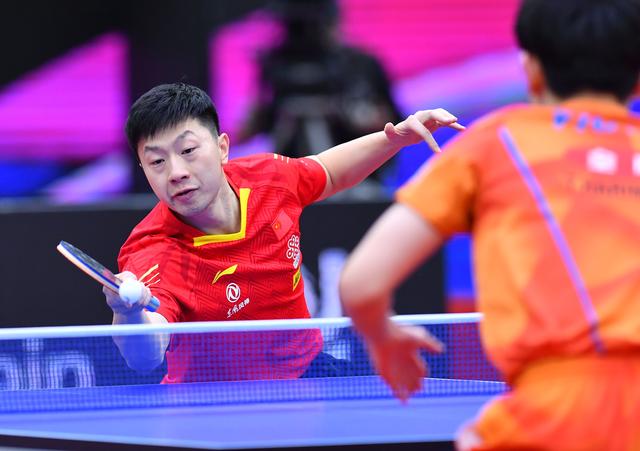 位球员的身 位球员的身